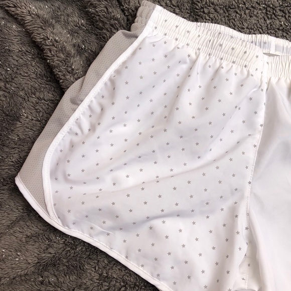 kids nike running shorts - Picture 2 of 4